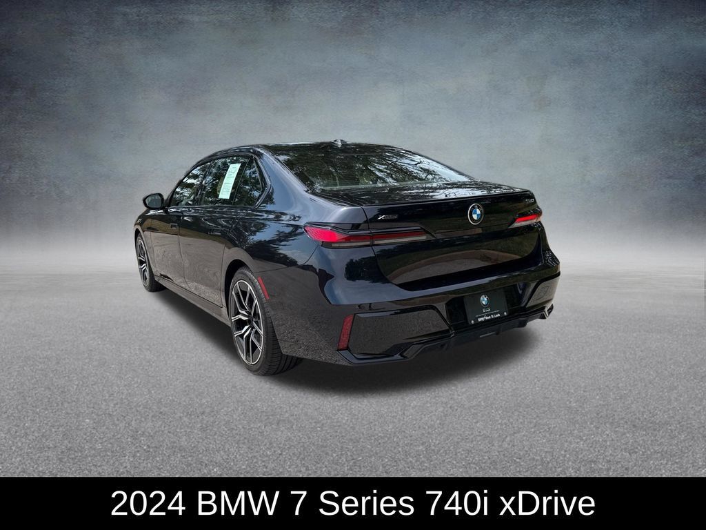 Used 2024 BMW 740i xDrive AWD/4WD image 3