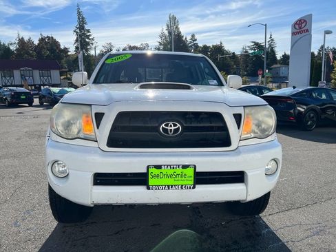 Used 2005 Toyota Tacoma PreRunner RWD image 2