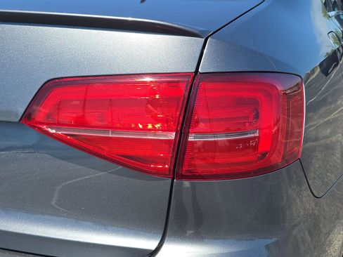 Used 2017 Volkswagen Jetta GLI FWD image 9