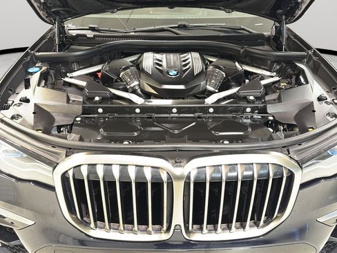 Used 2022 BMW X7 M50i w/ Dynamic Handling Package AWD/4WD image 24