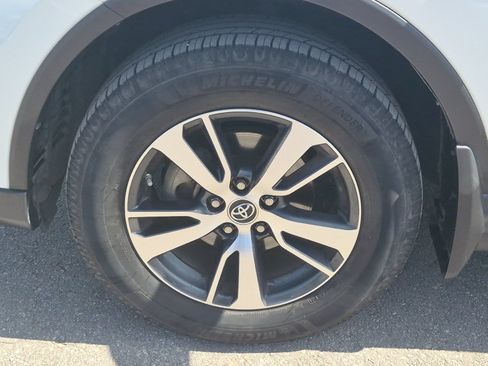 Used 2017 Toyota RAV4 XLE FWD image 24