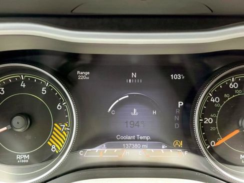 Used 2015 Jeep Cherokee Trailhawk w/ Cold Weather Group AWD/4WD image 22