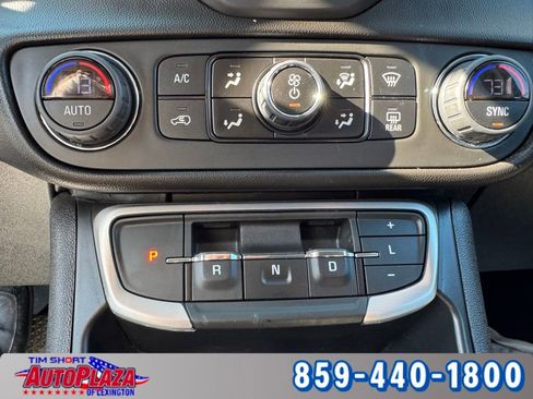 Used 2023 GMC Terrain SLE w/ Driver Convenience Package image 25