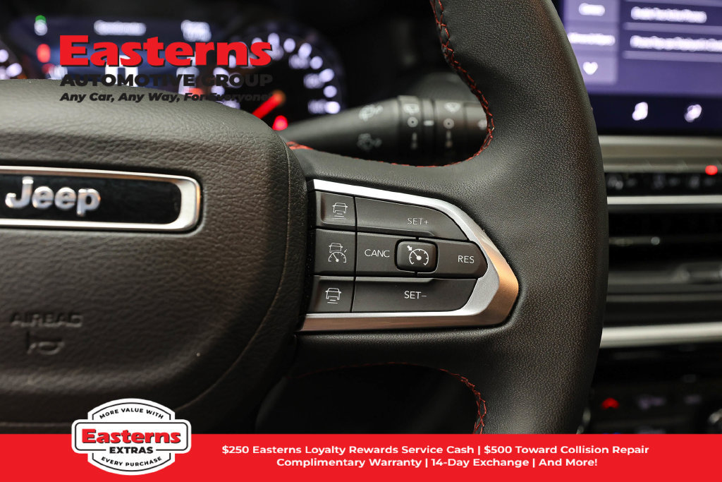 Used 2025 Jeep Compass Trailhawk AWD/4WD image 16
