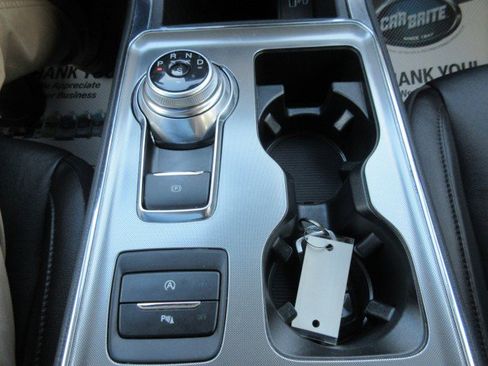 Used 2022 Ford Edge Titanium AWD/4WD image 28