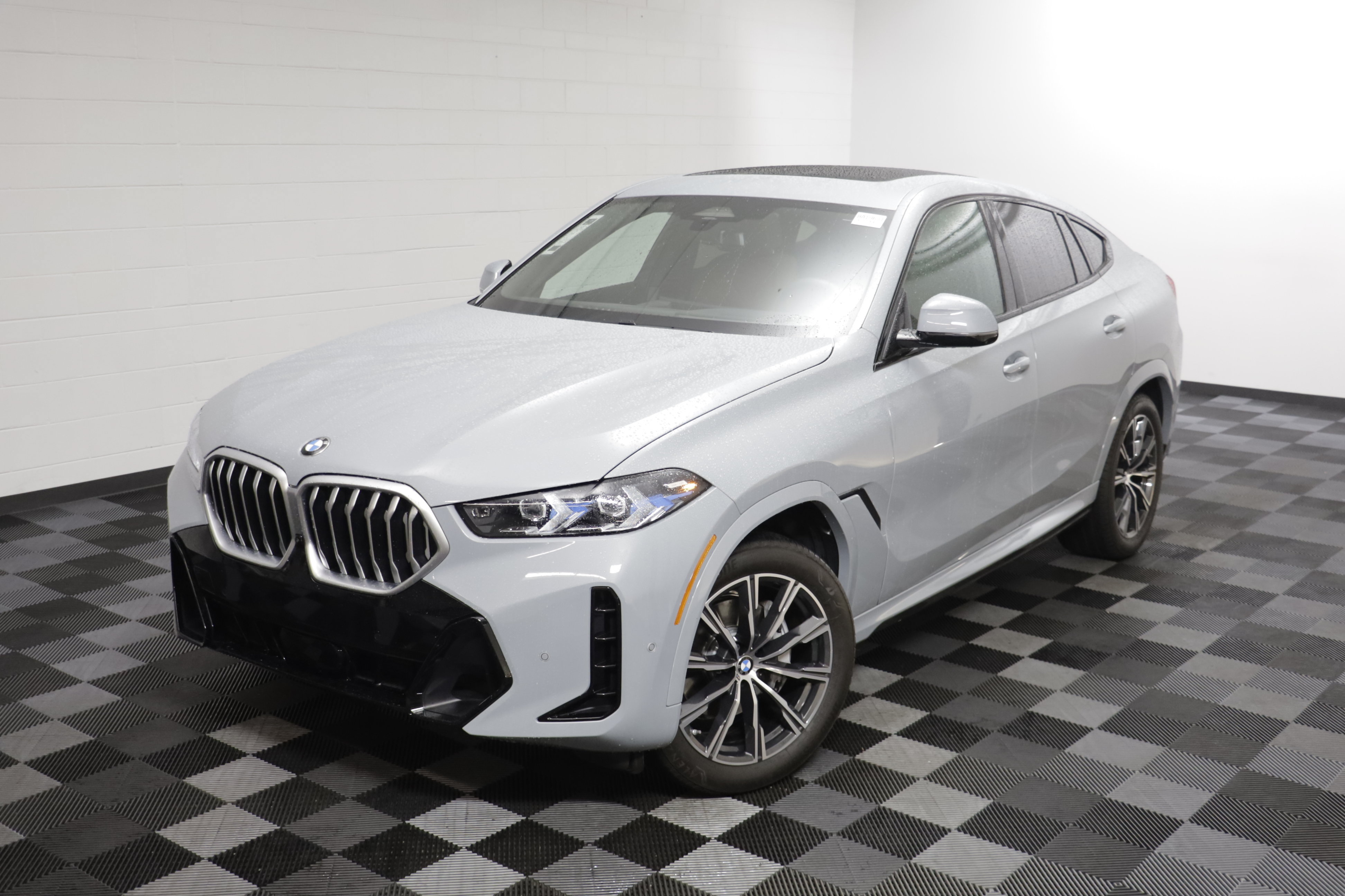 Used 2026 BMW X6 xDrive40i AWD/4WD image 2