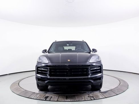 Used 2025 Porsche Cayenne image 26