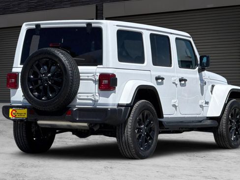 Used 2025 Jeep Wrangler Unlimited Sahara AWD/4WD image 4
