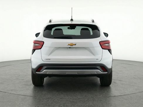 Used 2025 Chevrolet Trax LT w/ LT Convenience Package image 7