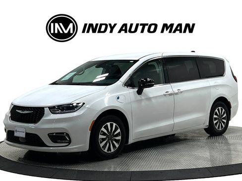 Used 2024 Chrysler Pacifica Limited FWD image 8