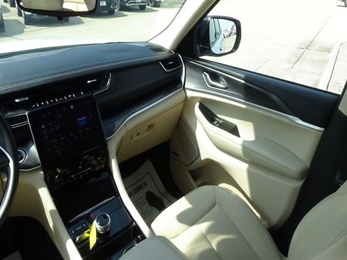 Used 2021 Jeep Grand Cherokee L Limited AWD/4WD image 15