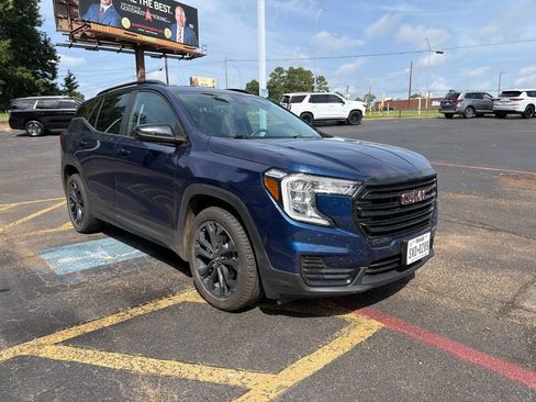 Used 2022 GMC Terrain SLE w/ Driver Convenience Package FWD image 3