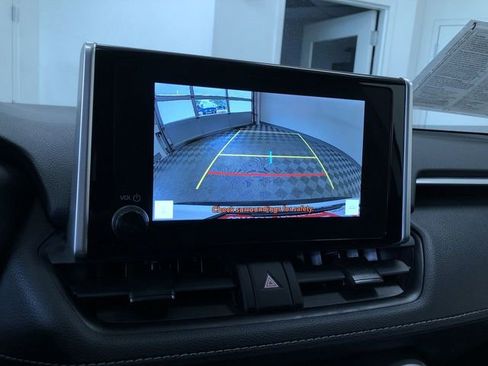 Used 2025 Toyota RAV4 XLE AWD/4WD image 28