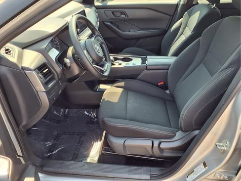 Used 2024 Nissan Rogue S FWD image 21
