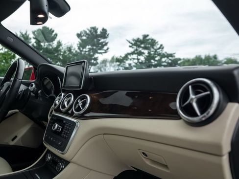 Used 2014 Mercedes-Benz CLA 250 image 23