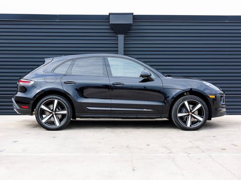 Certified 2026 Porsche Macan AWD/4WD image 8