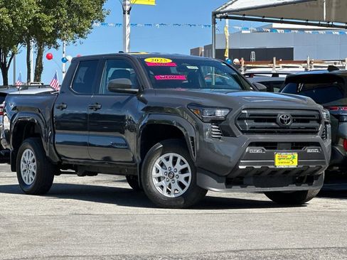 Used 2025 Toyota Tacoma SR5 AWD/4WD image 2