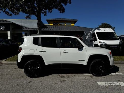 Used 2023 Jeep Renegade Altitude image 8