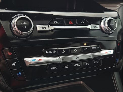 Used 2022 Ford Explorer Limited w/ Equipment Group 301A image 16