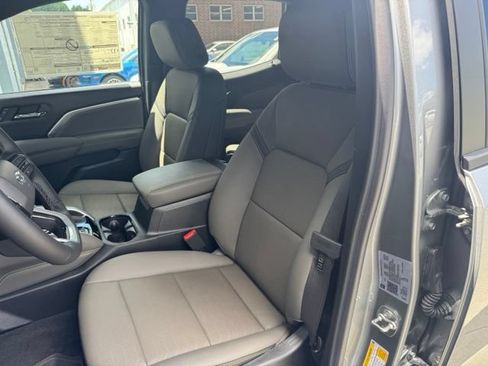 New 2026 Chevrolet Colorado ZR2 w/ Technology Package AWD/4WD image 19