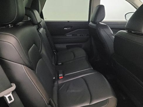 Used 2022 Nissan Pathfinder SL AWD/4WD image 19