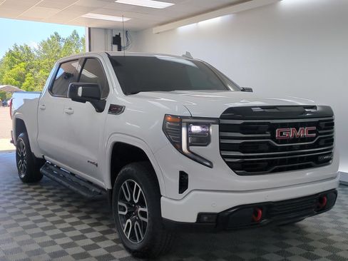 Used 2025 GMC Sierra 1500 AT4 w/ AT4 Premium Package AWD/4WD image 7