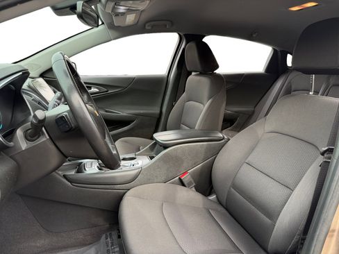 Used 2018 Chevrolet Malibu Hybrid w/ Driver Confidence Package image 9