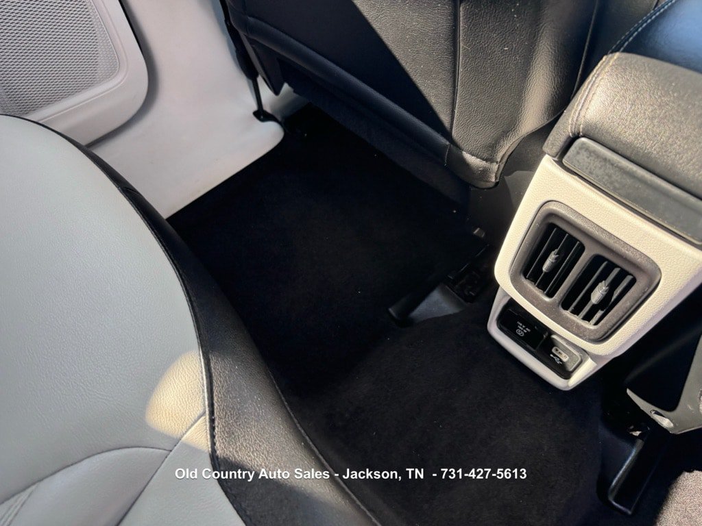 Used 2019 Jeep Compass Latitude FWD image 14