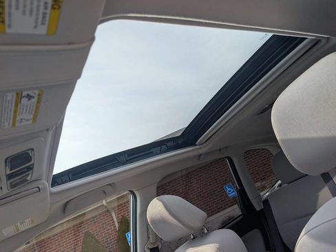 Used 2016 Subaru Forester 2.5i Premium w/ All-Weather Package image 11