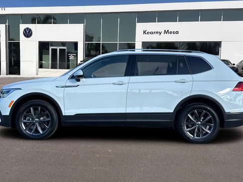 Used 2022 Volkswagen Tiguan SE w/ Panoramic Sunroof Package image 7