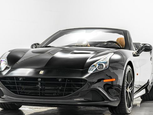 Used 2015 Ferrari California T image 5