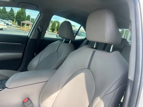 Used 2022 Toyota Camry XLE FWD image 14