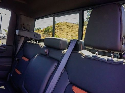 Used 2025 GMC Sierra 2500 AT4 w/ AT4 Premium Plus Package AWD/4WD image 18