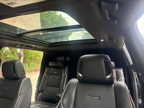 Used 2022 Cadillac Escalade ESV Premium Luxury AWD/4WD image 16