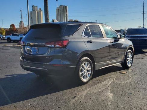 Used 2022 Chevrolet Equinox LT image 2
