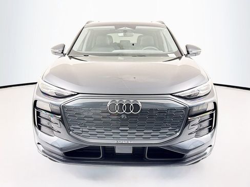 Used 2025 Audi Q6 e-tron Premium image 3