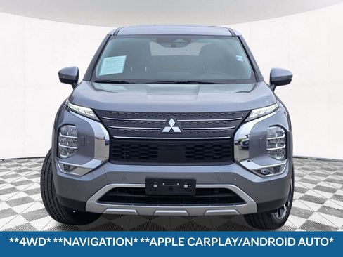 Used 2024 Mitsubishi Outlander SE image 2