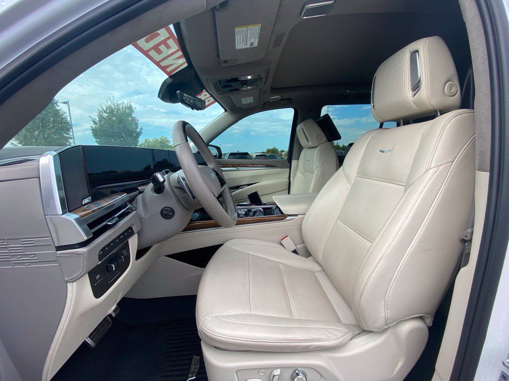 Used 2025 Cadillac Escalade Sport Platinum w/ LPO, ONYX Package AWD/4WD image 14