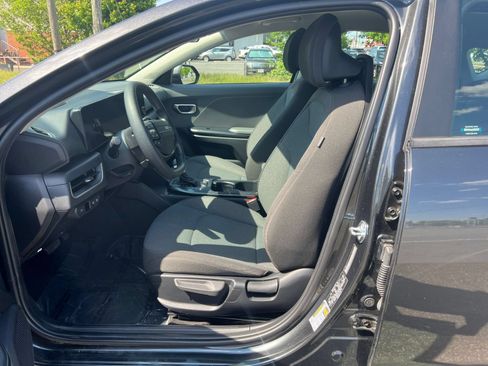 Used 2025 Kia K4 FWD image 36