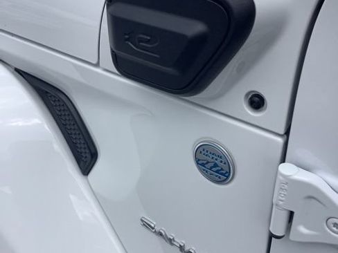 Used 2023 Jeep Wrangler Unlimited Sahara w/ Cold Weather Group AWD/4WD image 28