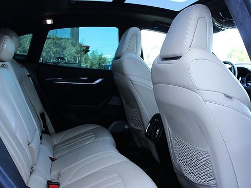 Used 2018 Maserati Levante S GranSport image 13