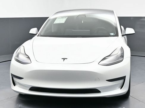 Used 2021 Tesla Model 3 Standard Range Plus image 4
