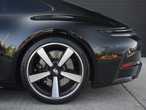 Certified 2025 Porsche 911 Carrera S RWD image 34