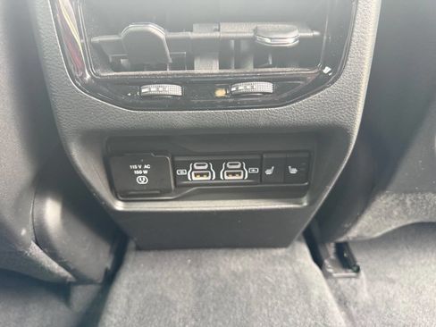 Used 2023 Jeep Grand Cherokee Trailhawk w/ Luxury Tech Group III image 17