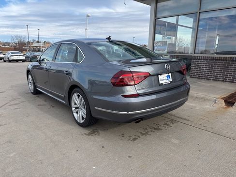 Used 2018 Volkswagen Passat 2.0T SEL Premium image 6