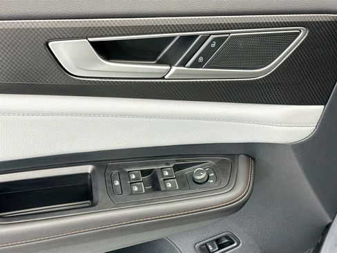 Used 2025 Volkswagen Atlas Peak Edition SE AWD/4WD image 21
