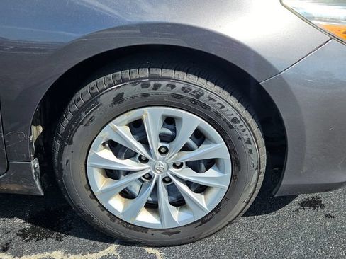 Used 2017 Toyota Camry LE FWD image 3