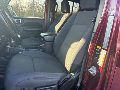 Used 2021 Jeep Wrangler Unlimited Sport image 23