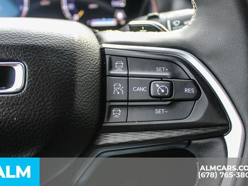 Used 2025 Jeep Grand Cherokee Altitude AWD/4WD image 27