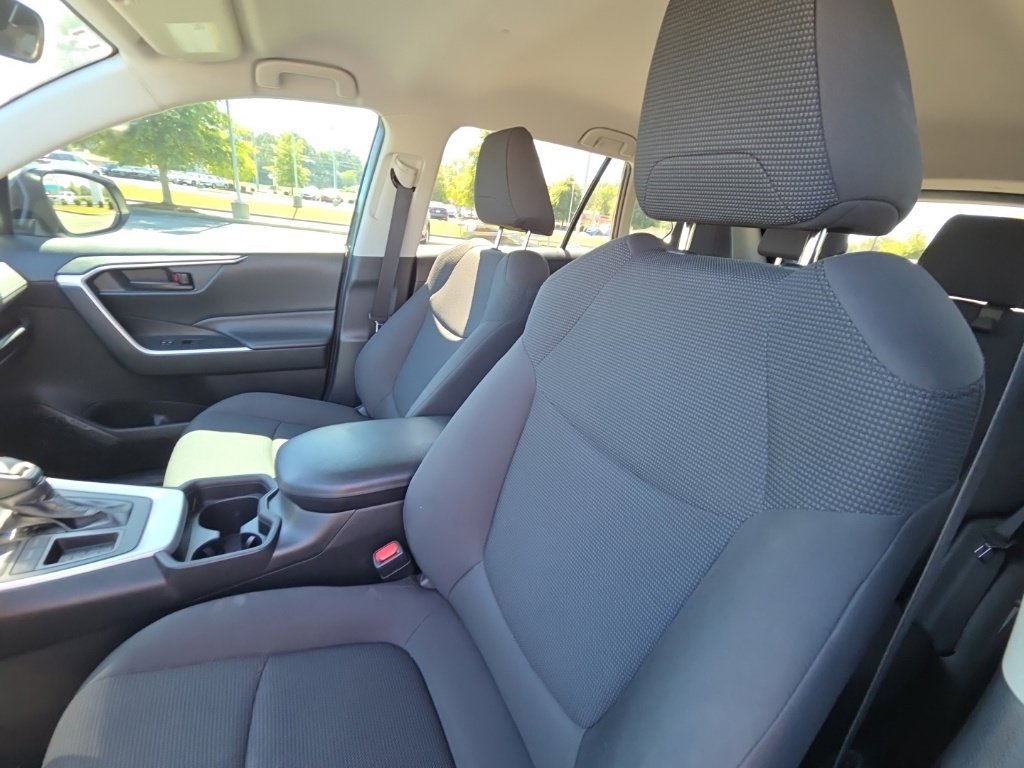 Used 2020 Toyota RAV4 LE FWD image 24